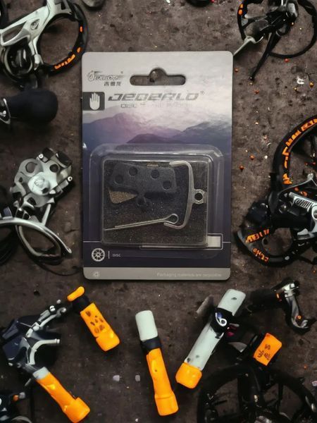 Дискові гальмівні колодки напівметалл Avid Elixir 7,9 trail, Avid XO trail, SRAM Guide R,RS,RSC,Ultimate, SRAM G2 R,RS А18НМ фото